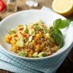 Receta de Ensalada de quinoa con aguacate y mango
