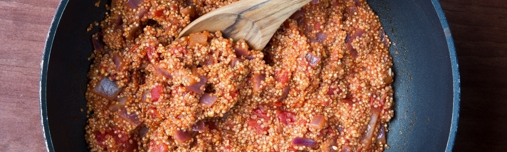 Quinoa con salsa de tomates y parmesano