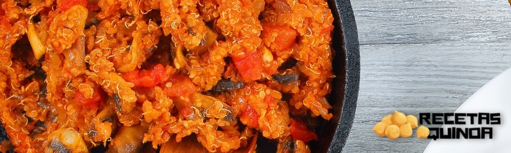 Receta de quinoa con salsa de tomate casera y pimientos fritos