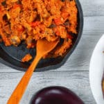 Receta de quinoa con salsa de tomate casera y pimientos fritos